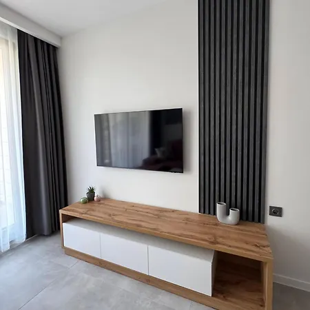 Апартамент Sun In The Heart Of - Location - Free Private Parking *