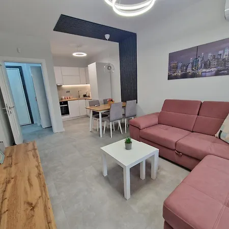 Апартамент Sun In The Heart Of - Location - Free Private Parking Пловдив